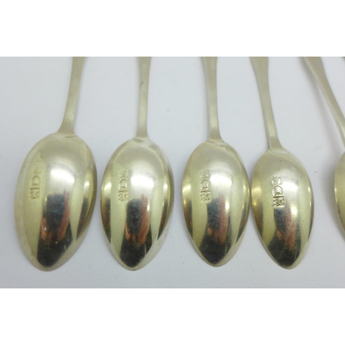 917 - A set of six silver spoons, London 1913, 62g