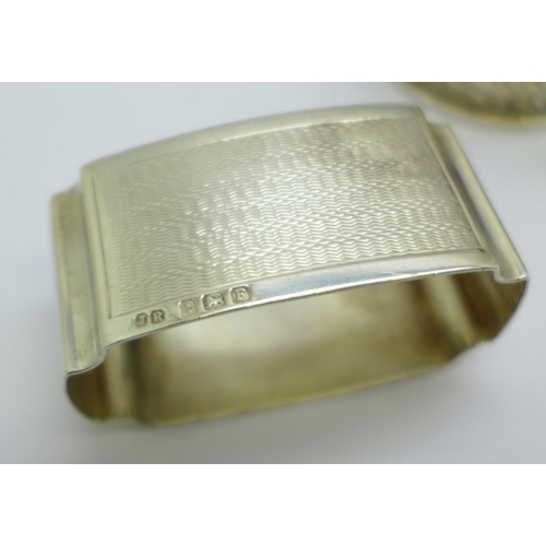 923 - Four silver napkin rings, including a pair by Walker & Hall, 89g