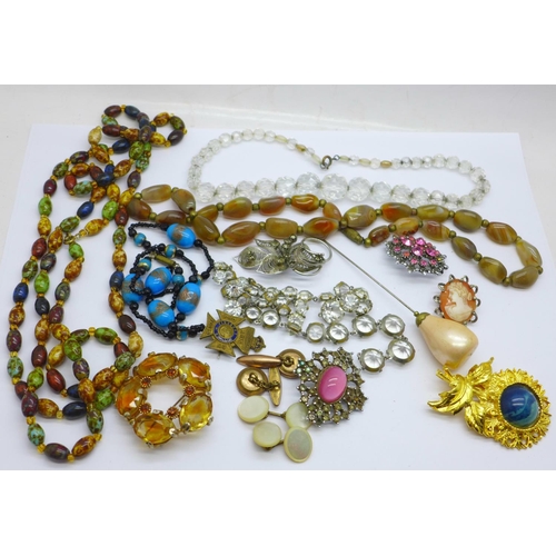 924 - Costume jewellery