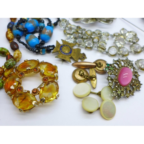 924 - Costume jewellery