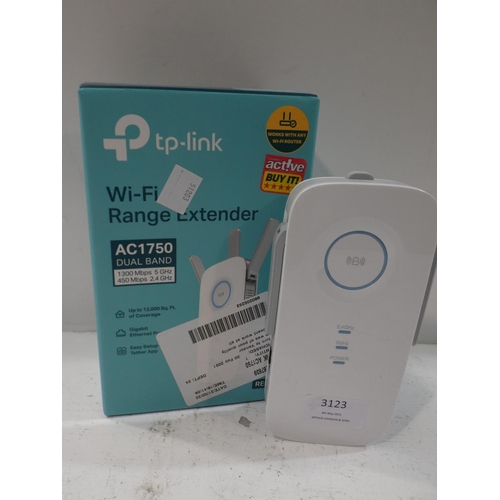 3123 - Tp-Link AC1750 Dual Band Wi-Fi Extender        (223-7) * This lot is subject to VAT