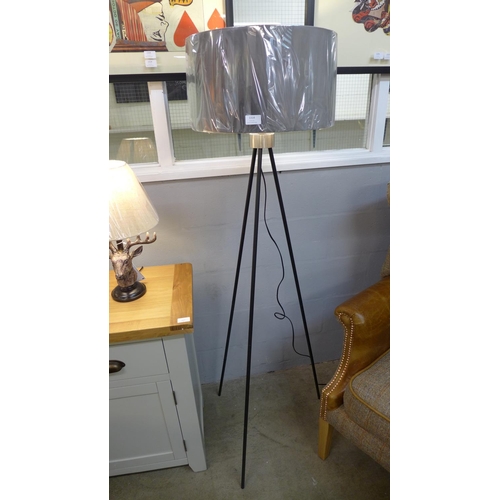 1314 - A Houston black steel tripod floor lamp (32122037)   #