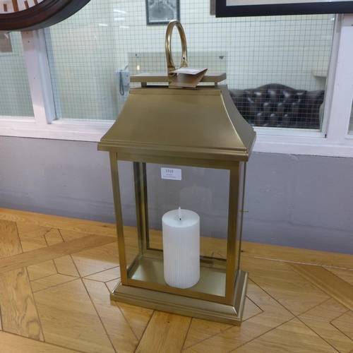 1319 - A large metal and glass lantern, 47 x 28cms (7055325)   #