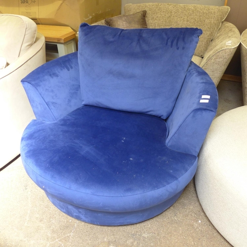 1553 - A deep blue velvet swivel loveseat - light marks