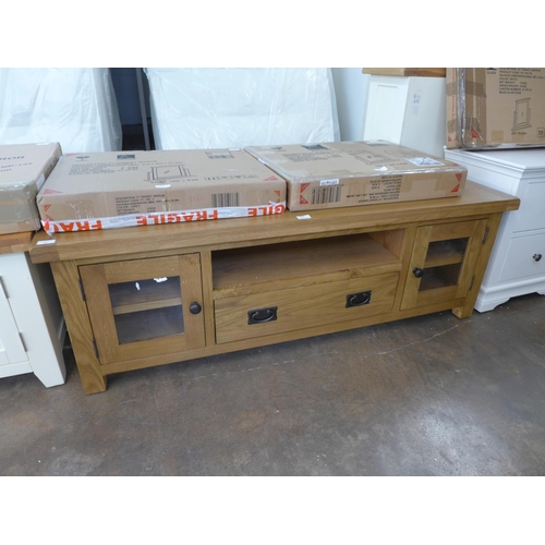 1620 - A Gloucester oak TV unit (GAO-STV) * This lot is subject to VAT