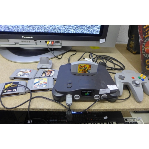 2203 - Nintendo 64 console with 5 games & converter pack