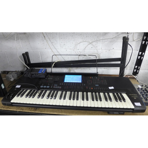 2208 - Technics SX-KN3000 digital electric keyboard and stand