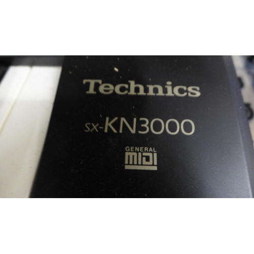 2208 - Technics SX-KN3000 digital electric keyboard and stand