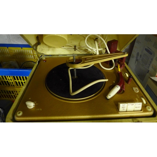 2214 - Philips Autosonic disc jockey turntable (damage to play arm)