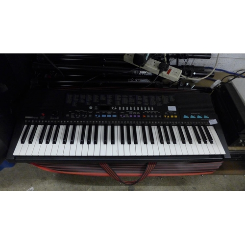 2225 - Yamaha PSR-310 electric keyboard