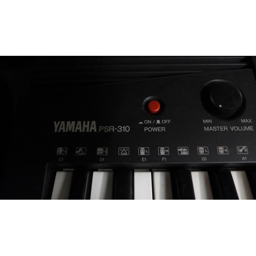 2225 - Yamaha PSR-310 electric keyboard