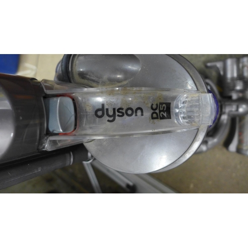 2231 - Dyson DC25 Ball upright vacuum cleaner