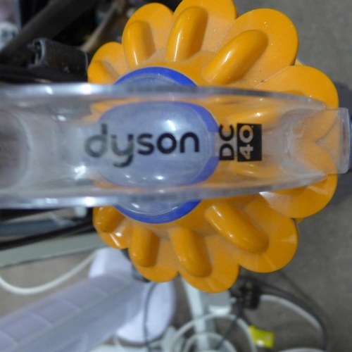 2246 - Dyson DC40 vacuum cleaner