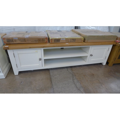 1626 - A Suffolk white painted oak large TV unit (TT-LV-W) * This lot is subject to VAT - marked