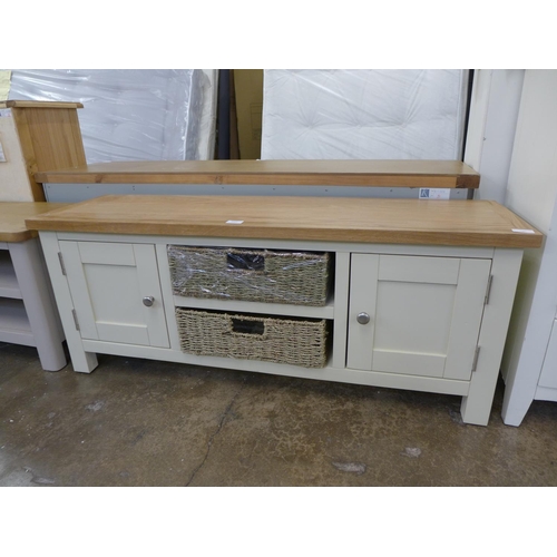 1629 - A Salisbury ivory painted oak large TV unit with baskets (LP-LTVB-C)  * This lot is subject to VAT