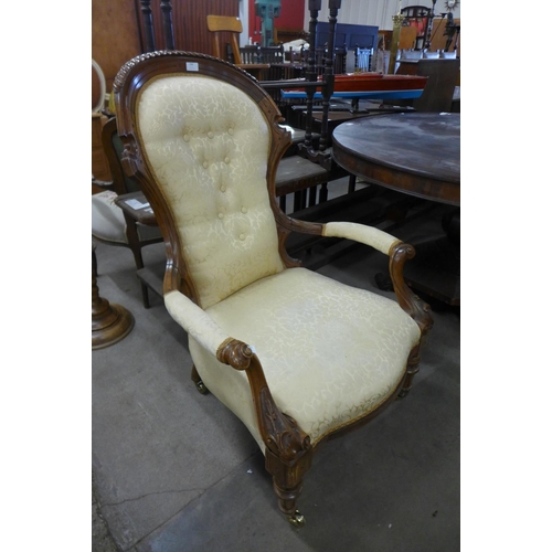 298 - A Victorian carved walnut and fabric upholstered spoonback armchair