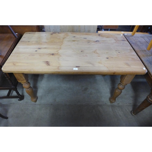 311 - A pine farmhouse table