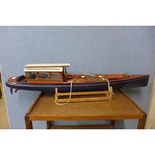 370 - A model Miss Invicta boat