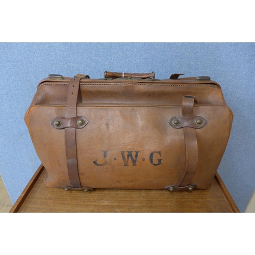 386 - A brown leather Gladstone bag