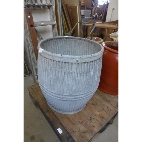 400 - A galvanised dolly tub