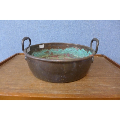 444 - A Victorian copper jam pan