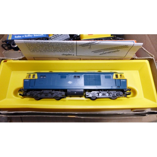 2182 - Hornby OO scale R758 Hymek diesel loco, Lima OO scale buffet car and 7 wagons plus qty. of OO scale ... 