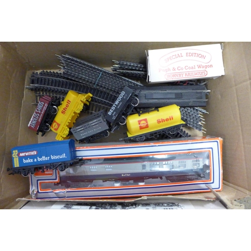 2182 - Hornby OO scale R758 Hymek diesel loco, Lima OO scale buffet car and 7 wagons plus qty. of OO scale ... 