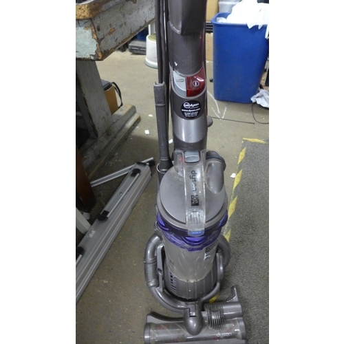 2231 - Dyson DC25 Ball upright vacuum cleaner