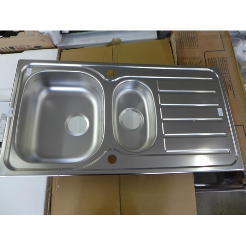 157 - Tibet 1.5 Bowl RVS Brushed Steel 500x950 , RRP £112 inc. VAT * VAT will be added to the hammer price... 