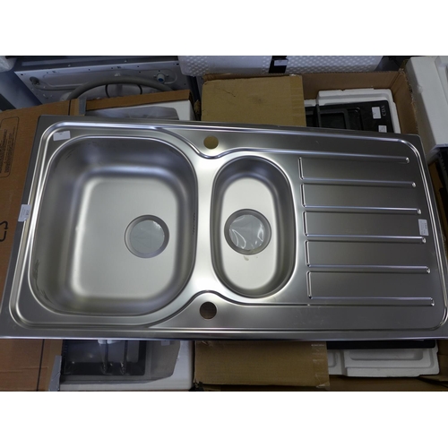 158 - Tibet 1.5 Bowl RVS Brushed Steel 500x950 , RRP £112 inc. VAT * VAT will be added to the hammer price... 