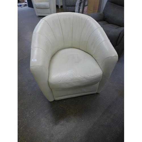 1997 - A Natuzzi swivel cream chair (4054-21) RRP £291.66 + VAT * this lot is subject to VAT