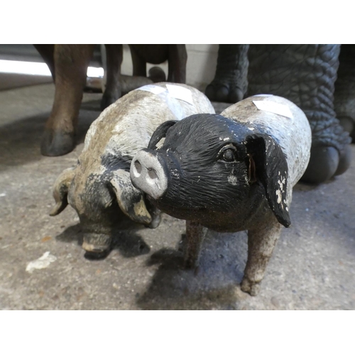 3215 - A pair of fibreglass pigs (approx. 7