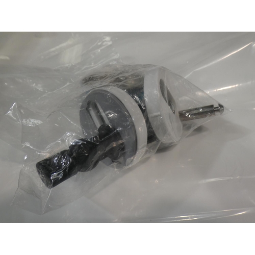 3151 - An Aqua Close coupled toilet with system (toilet cracked) * This lot is subject to VAT