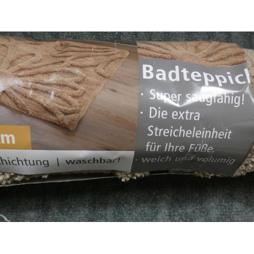 3266 - A beige floral bath mat (70cm x 120cm) * This lot is subject to VAT