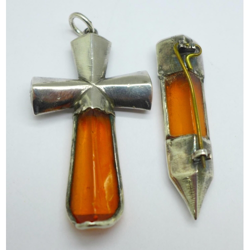 1022 - A c1900 white metal and amber set cross pendant and brooch, cross 36mm x 66mm