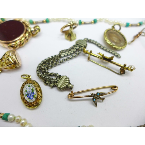 1023 - Vintage jewellery including two turquoise set bird brooches, a micro mosaic pendant, a memorial lock... 