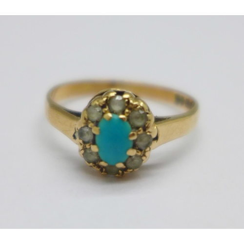 1028 - A 9ct gold cluster ring, 2.4g, R