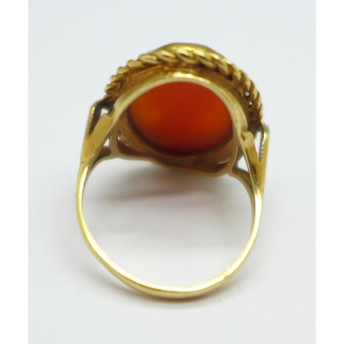 1032 - A 9ct gold cameo ring, 4.4g, L