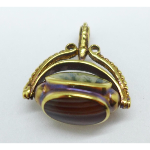 1040 - A 9ct gold spinner fob set with agate, total weight 7.2g