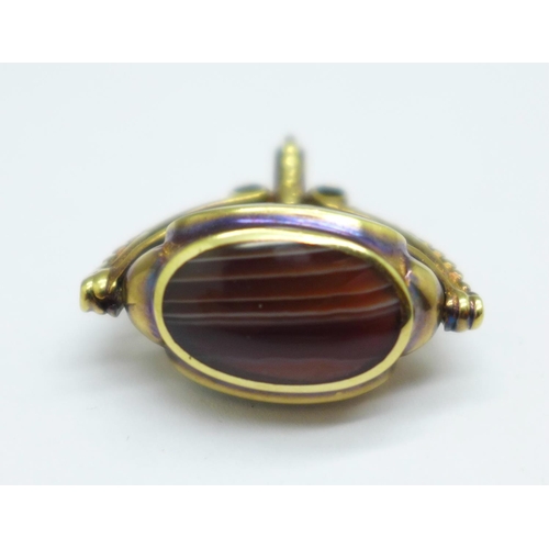 1040 - A 9ct gold spinner fob set with agate, total weight 7.2g