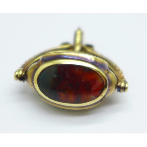 1040 - A 9ct gold spinner fob set with agate, total weight 7.2g