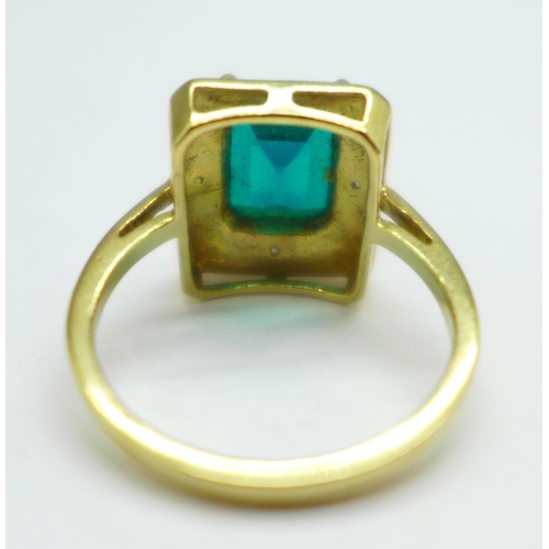 1047 - A 9ct gold and green stone ring, also set with four small diamonds, 3g, M