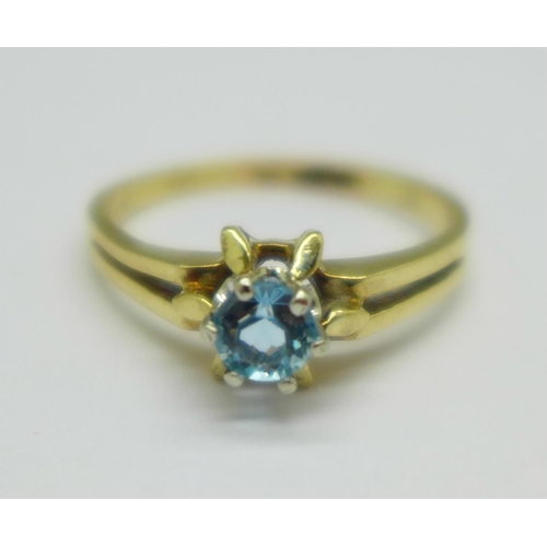 1059 - A 10k gold and blue stone solitaire ring, 2.7g, S