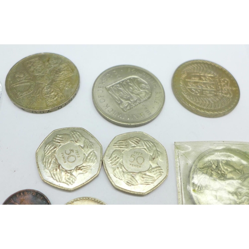 1077 - Two 1 ounce fine silver coins, Australia 1995 and Canada 2013, a 1951 crown and other coins, (reprod... 