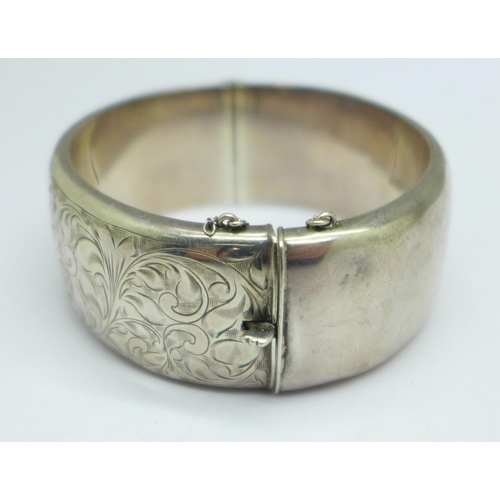 1078 - A wide hallmarked silver bangle, 44g, a/f, dented