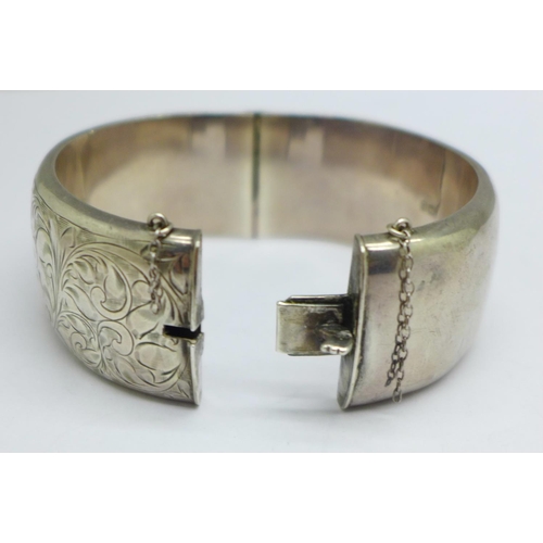 1078 - A wide hallmarked silver bangle, 44g, a/f, dented