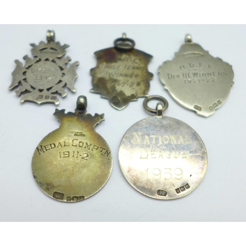 1083 - Five silver fob medals including one Victorian and one enamelled Leicestershire F.A., 37g