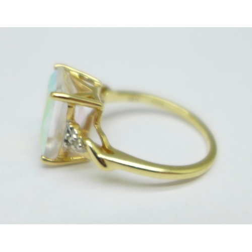 1085 - A 9ct gold ring, 2.9g, K