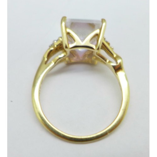 1085 - A 9ct gold ring, 2.9g, K