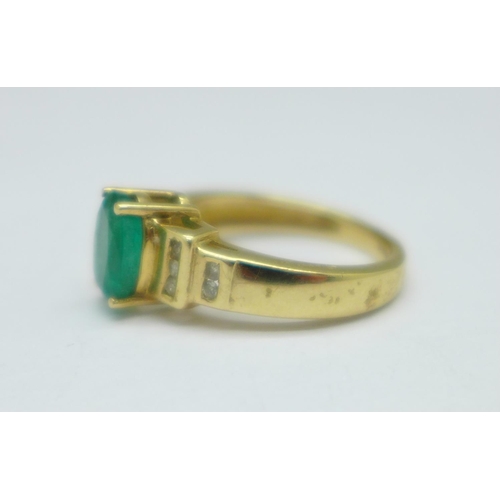 1088 - A 9ct gold, emerald and diamond ring, 3.5g, J